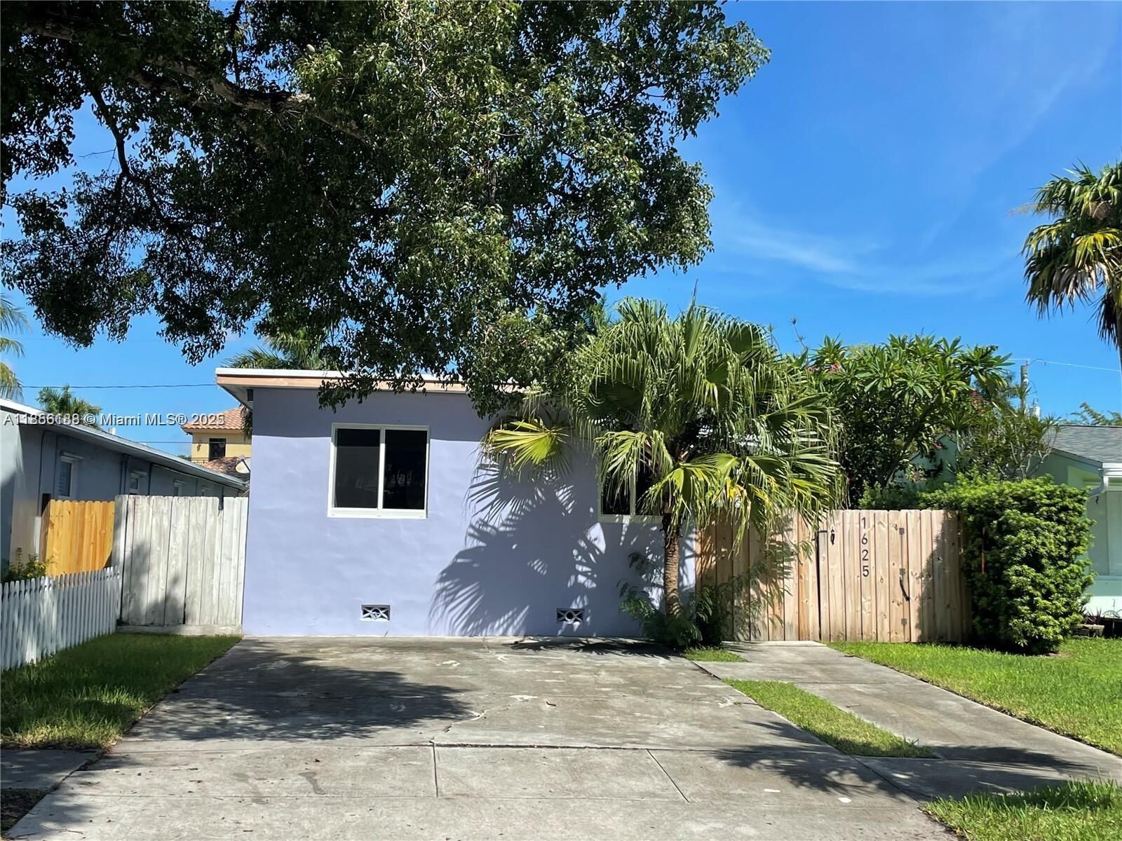 Property Photo: 1625 Fletcher St FL 33020