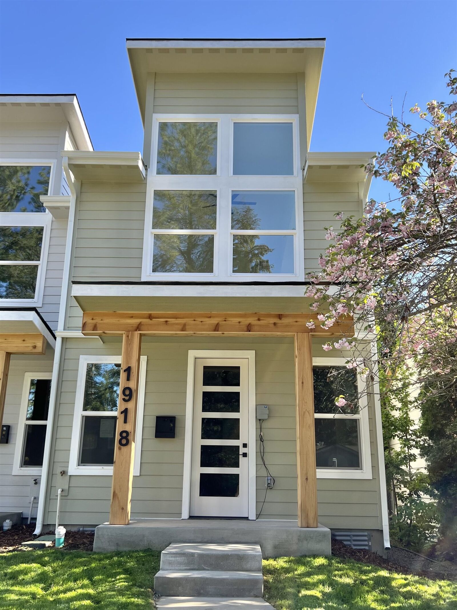 Property Photo:  1918 E 37th Ave  WA 99203 