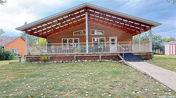 Property Photo:  175 1st Street E  SK S0M 1X0 