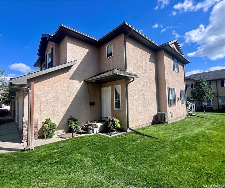 Property Photo:  118 Pawlychenko Lane 11  SK S7V 1J9 