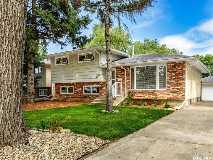 Property Photo:  839 McIntosh Street N  SK S4R 6H1 
