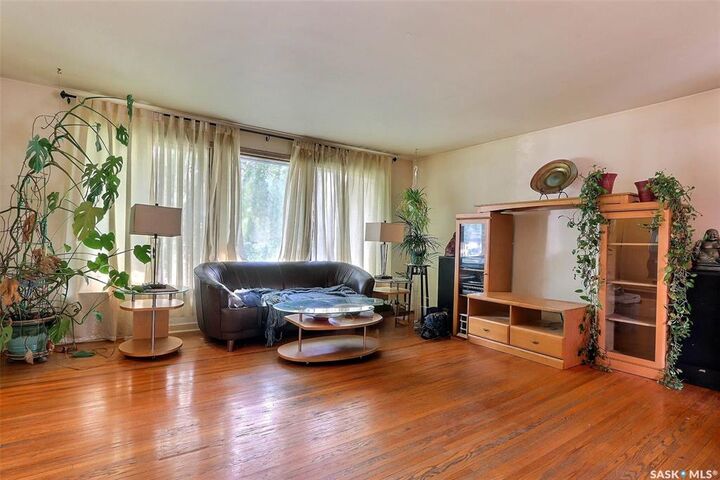 Property Photo:  348 22nd Street W  SK S6V 4K4 