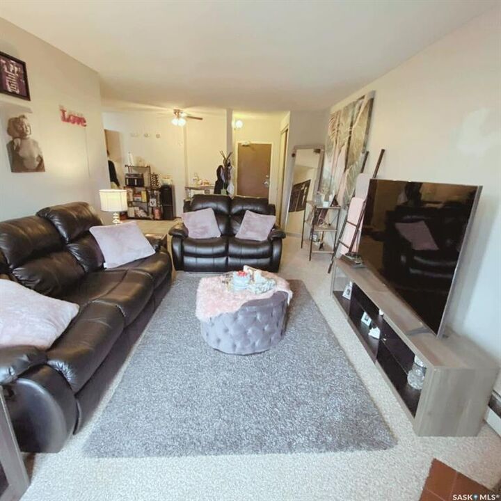 Property Photo: 802 Kingsmere Boulevard 407D SK S7J 4B7