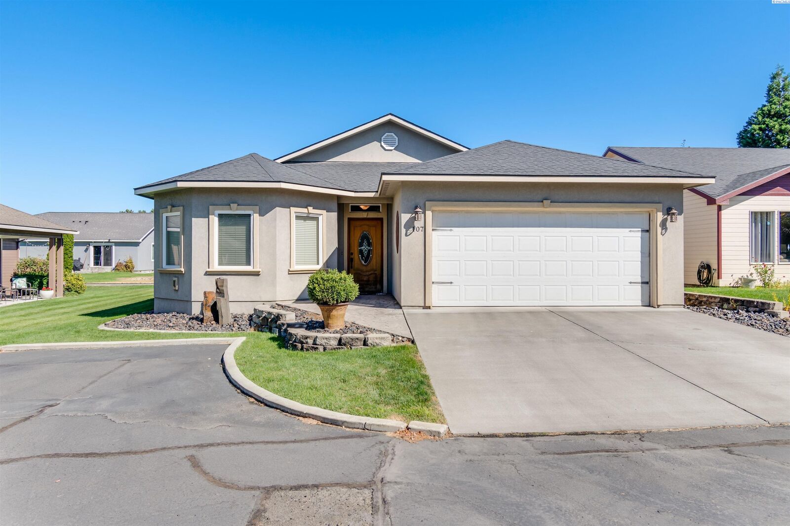 Property Photo:  107 Windsor  WA 99301 