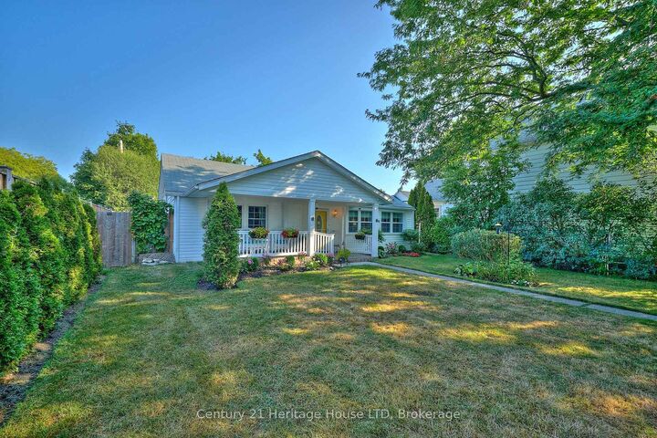 Property Photo:  662 Lakeshore Road W  ON L2A 1B9 