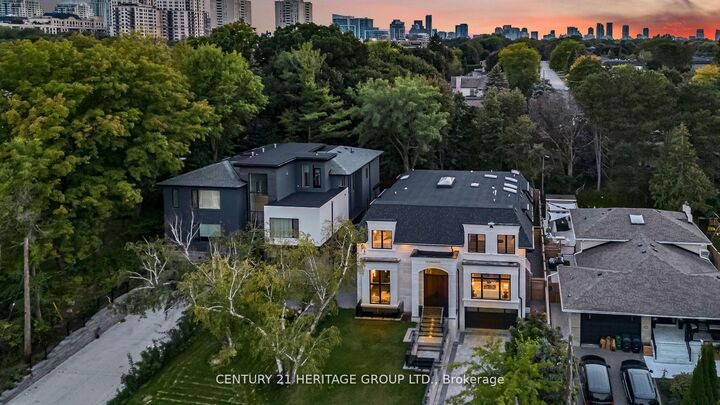 Photo de la propriété: 52 Burbank Drive ON M2K 1N2