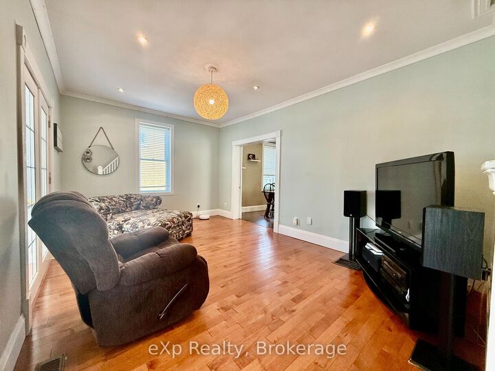 Property Photo: 605 10th Avenue ON N4N 2P6