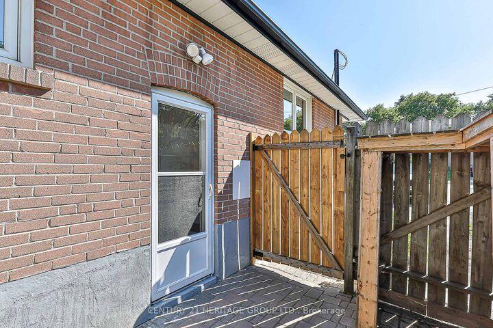 Property Photo: 225 Septonne Avenue B ON L3Y 2W5