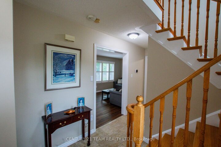 Photo de la propriété:  17 Ruddell Crescent  ON L7G 5N4 
