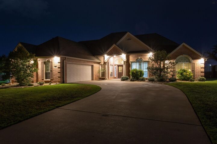 Property Photo: 3 Desert Willow Court TX 76309