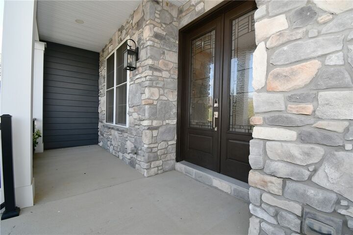 Property Photo:  408 Barons Ct  PA 15367 