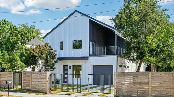 Property Photo:  102 W Fawnridge Drive  TX 78753 