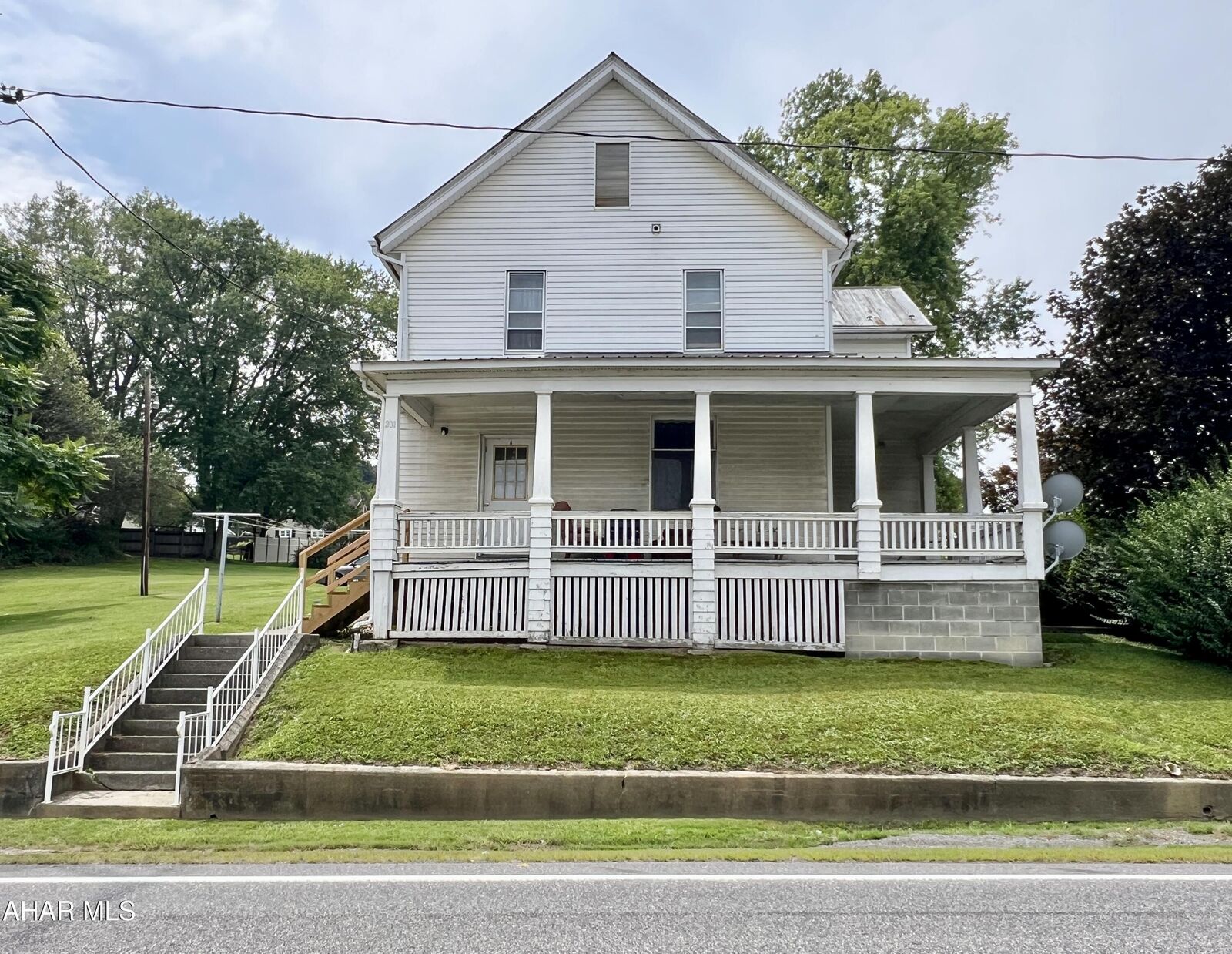 Property Photo:  201 W 5th Avenue  PA 15537 