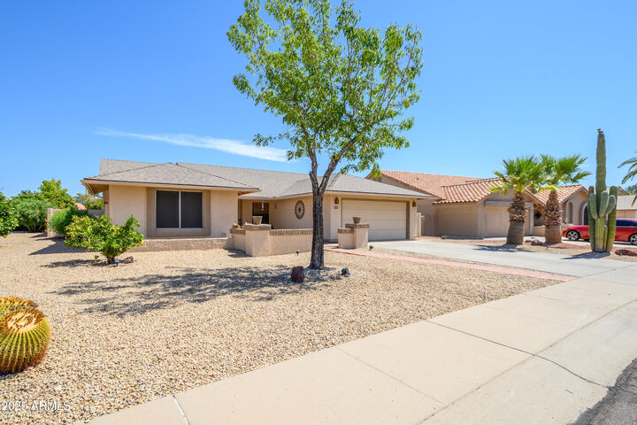 Property Photo: 9238 W Taro Lane AZ 85382