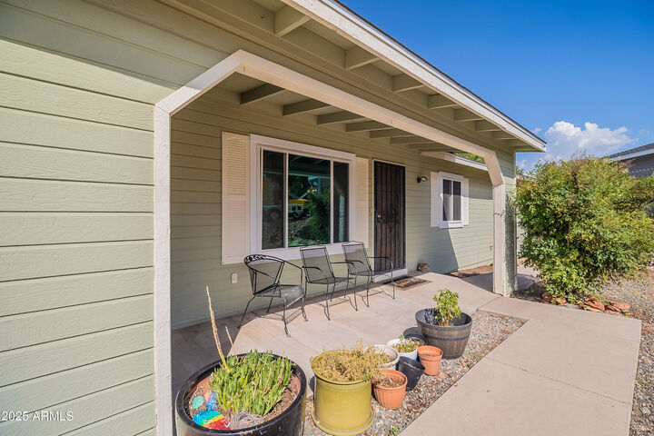 Property Photo: 1502 E Bart Circle AZ 86326