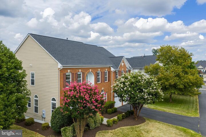 Property Photo:  22197 Windy Pine Court  VA 20148 