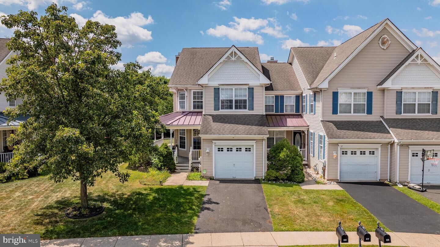 Property Photo:  39 Brewster Drive  PA 18974 