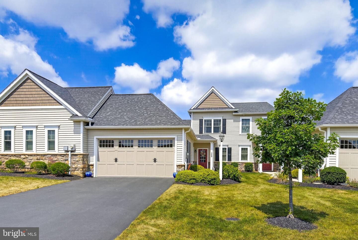 Property Photo:  349 Pin Oak Drive  PA 17543 