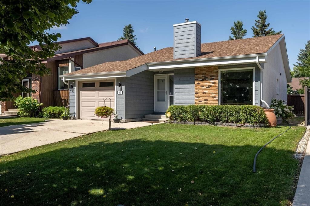 Property Photo:  47 Pately Crescent  MB R2N 2T9 