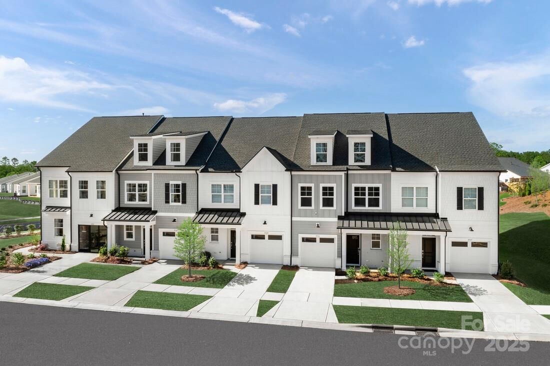 Property Photo: 3062 Finchborough Court 240 NC 28269