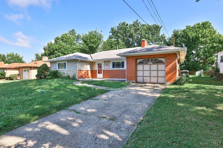 Property Photo: 1464 Clovernoll Drive OH 45231