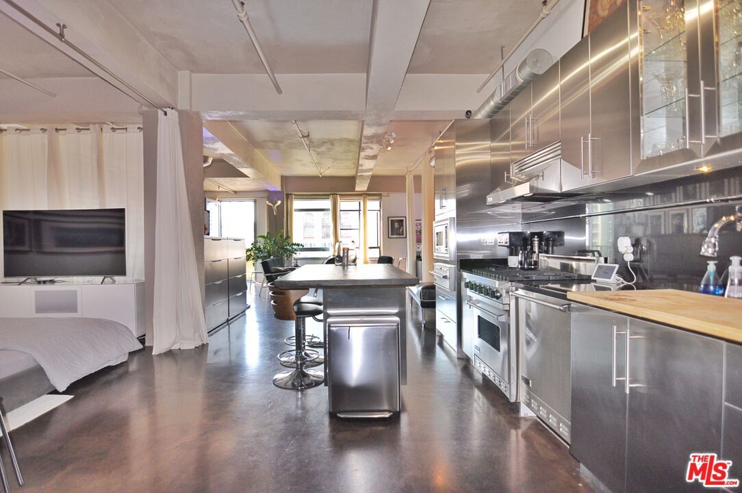 Property Photo: 849 S Broadway CA 90014