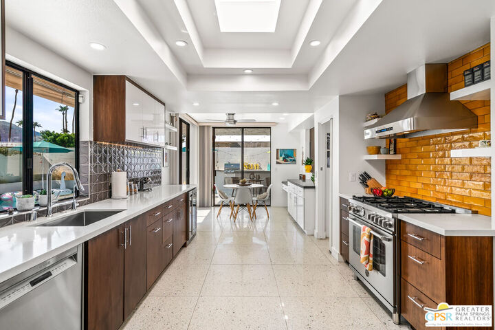 Property Photo: 1404 E Sierra Way CA 92264