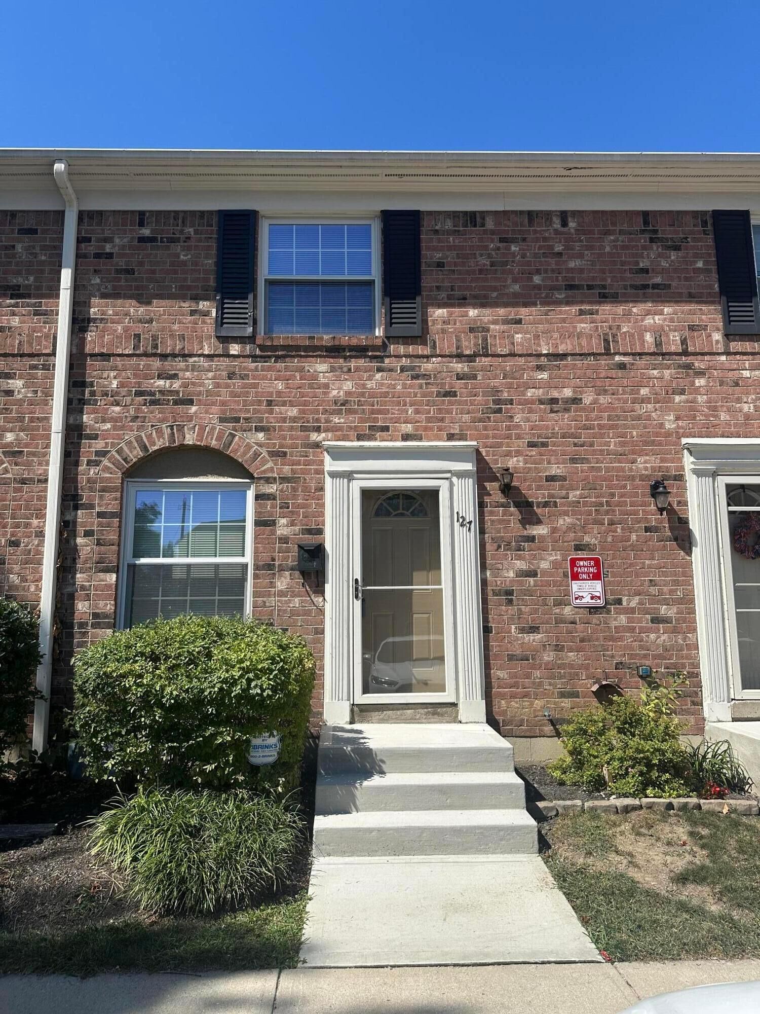 Property Photo:  127 Tarryton W Court  OH 43228 