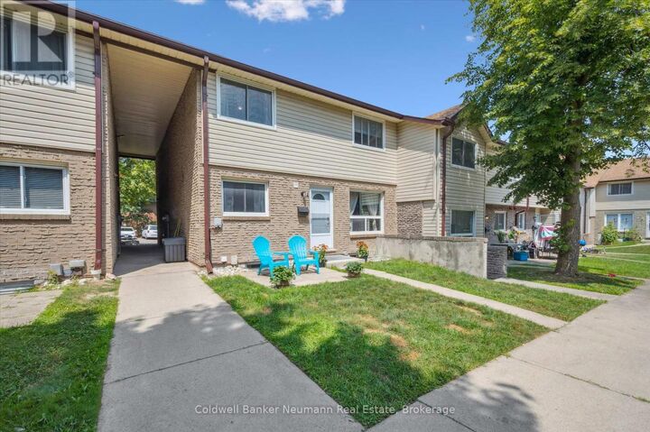 Property Photo:  453 Albert Street 14  ON N2L 5A7 