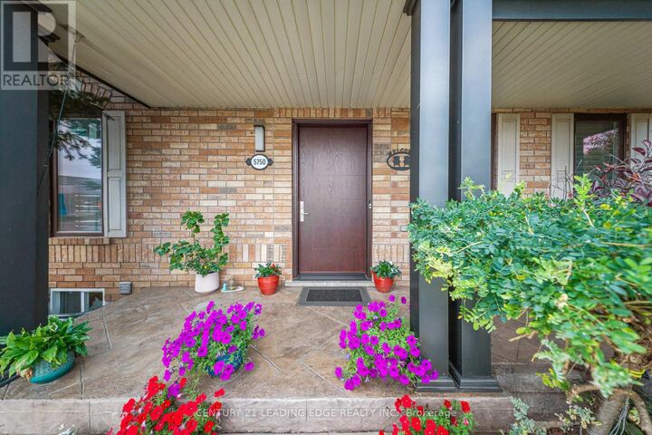Property Photo: 5750 Churchill Meadows Boulevard ON L5M 7A5