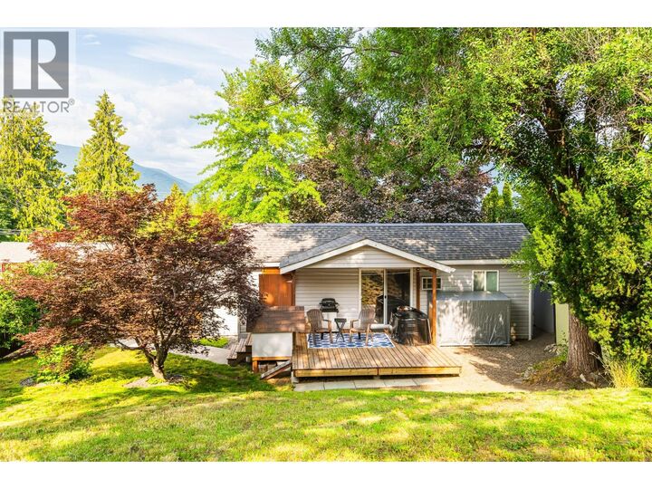 Property Photo:  606 6th Avenue South  BC V0B 1G3 