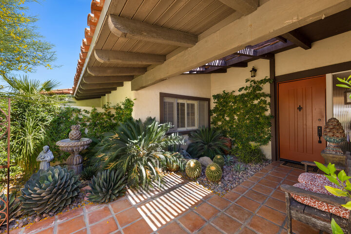 Property Photo: 40162 Vía Del Oro CA 92270