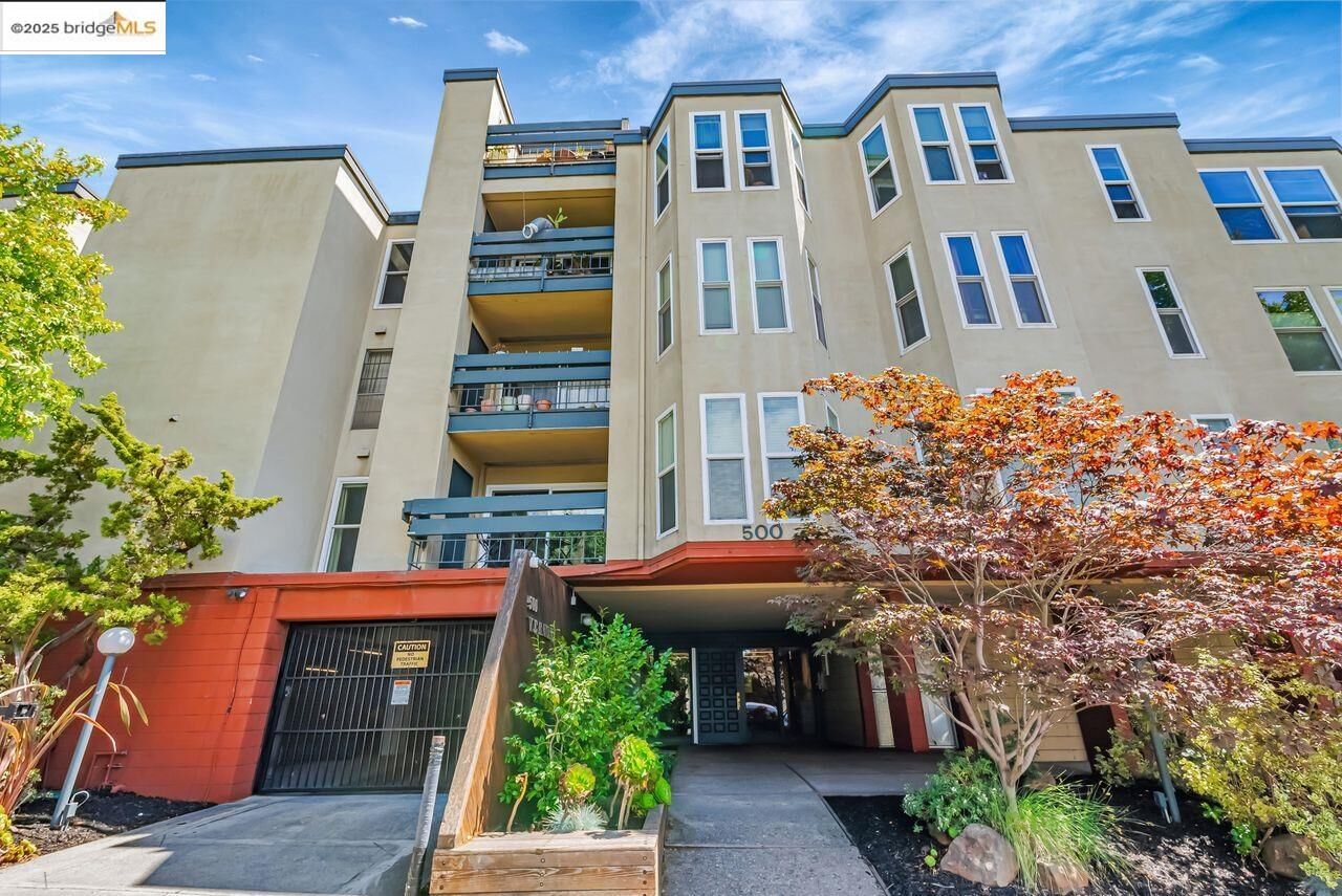 Property Photo:  500 Vernon St 110  CA 94610 