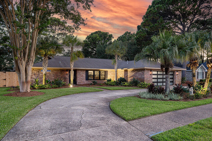 Property Photo:  12 E Country Club Drive  FL 32541 