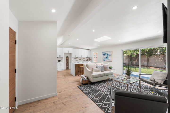Property Photo: 11327 Blythe Street CA 91352