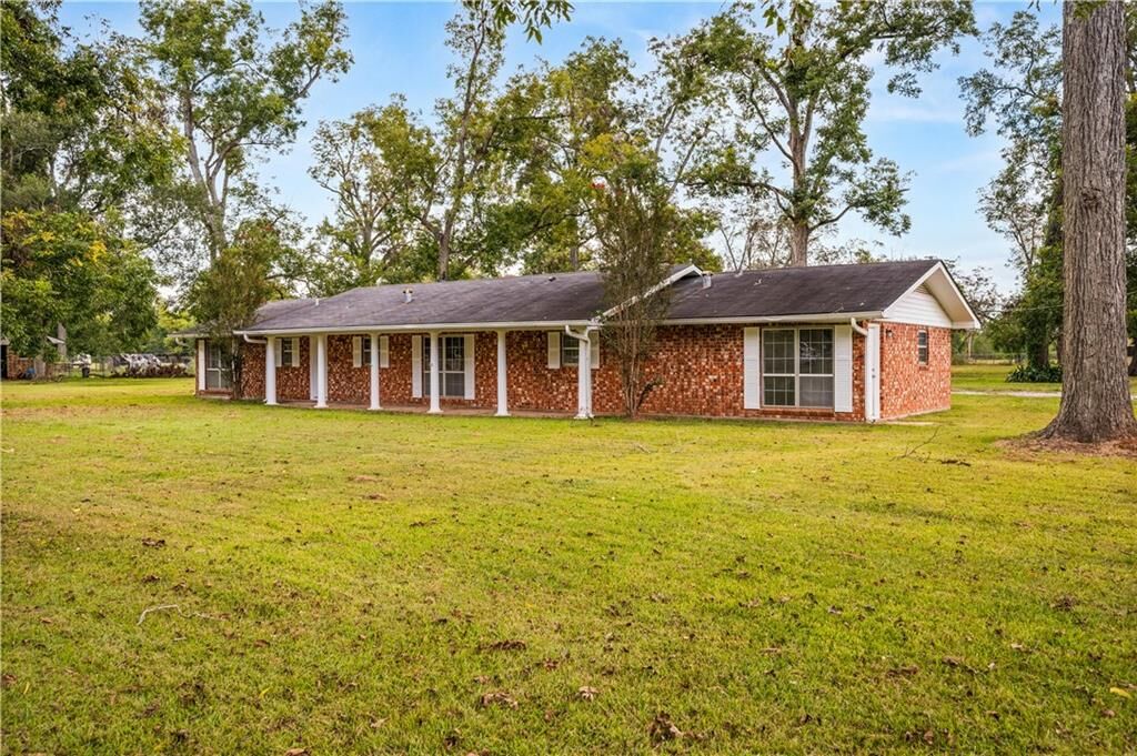 Property Photo: 203 Rapides Station Road LA 71409