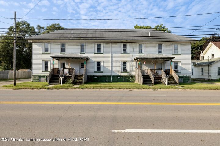Property Photo:  808 Corunna Avenue  MI 48867 