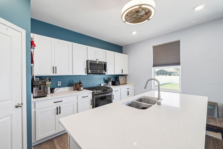 Property Photo:  10428 Privet Drive  IN 46307 