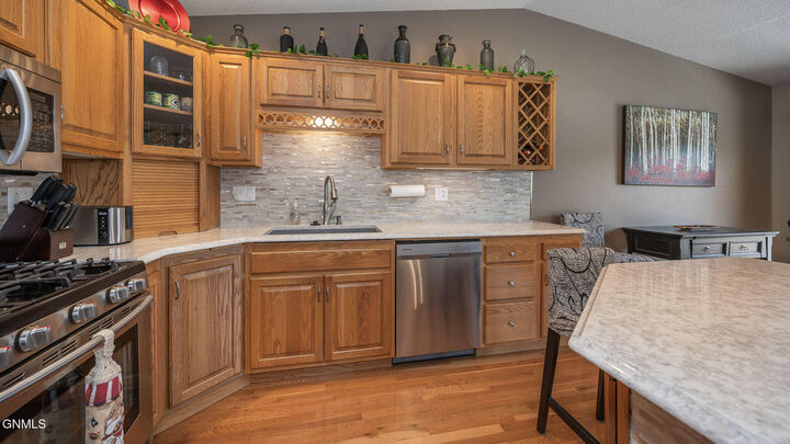 Property Photo:  1058 Westwood Street  ND 58507 