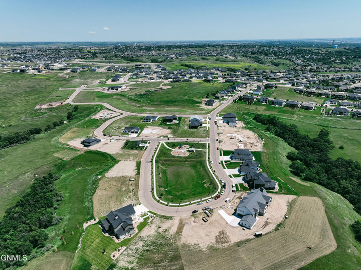Property Photo:  2620 Frisco Way  ND 58503 