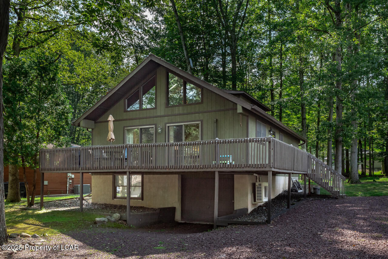 Property Photo: 213 Shingle Mill Drive PA 18222