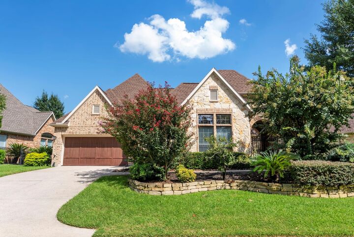 Property Photo:  42 S Mews Wood Court  TX 77381 