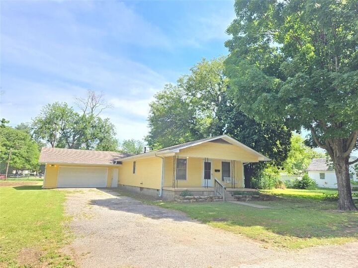 524 W 2nd Street  Cherryvale KS 67335 photo