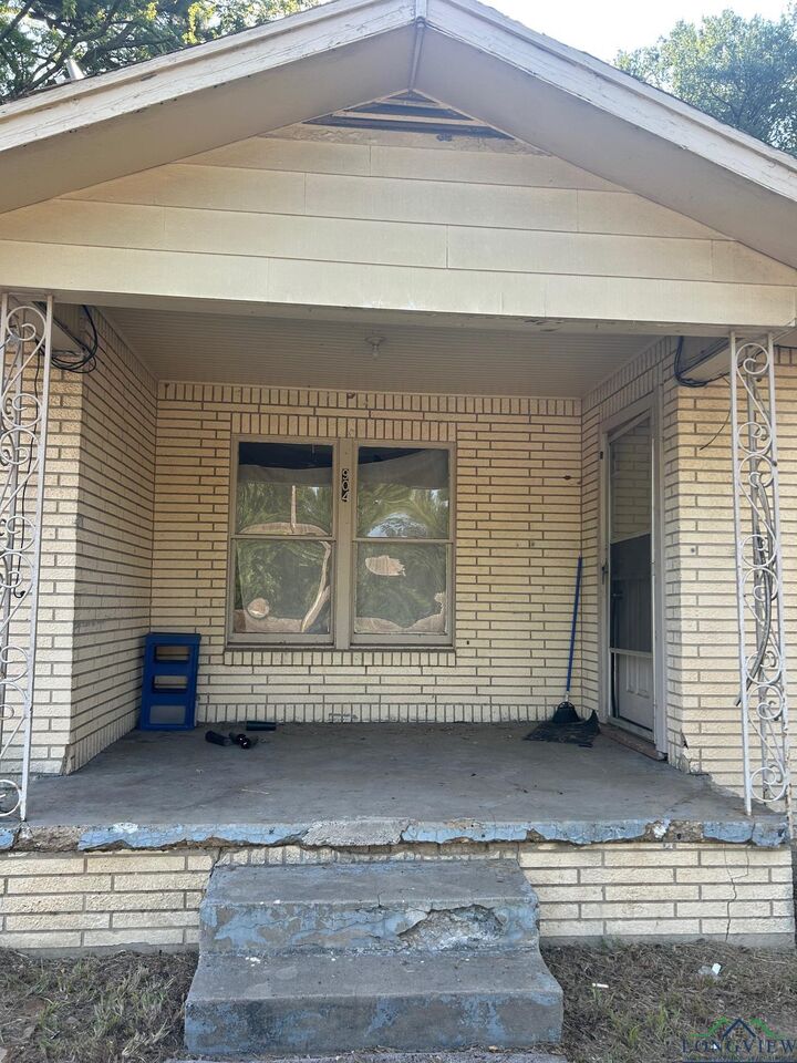 Property Photo: 904 S Twelth St S 12th TX 75601
