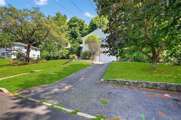 Property Photo:  6 Leawood Drive  NY 10562 