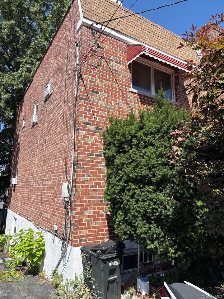 Property Photo:  931 E 232nd Street  NY 10466 