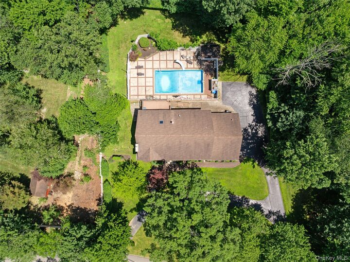 Property Photo:  6 Cannan Road  NY 10952 