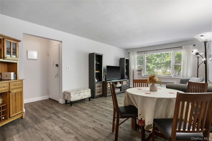 Property Photo: 121 N Broadway Avenue 21E NY 10603