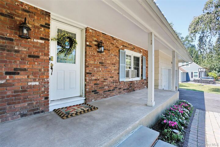 Property Photo:  