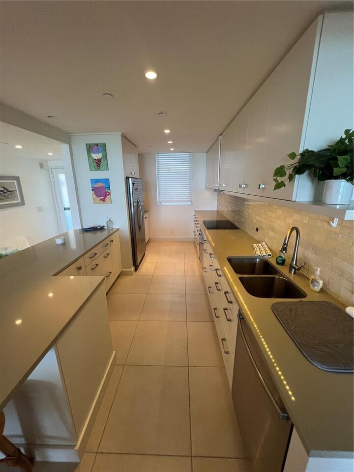 Property Photo:  1055 Gulf Of Mexico Drive 305  FL 34228 